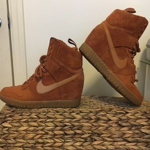 WOMEN’S NIKE DUNK SKY HI 2.0 SNEAKERBOOT.